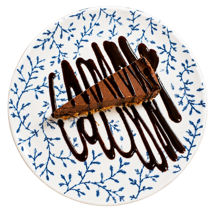 Tarta de chocolate con salsa de chocolate